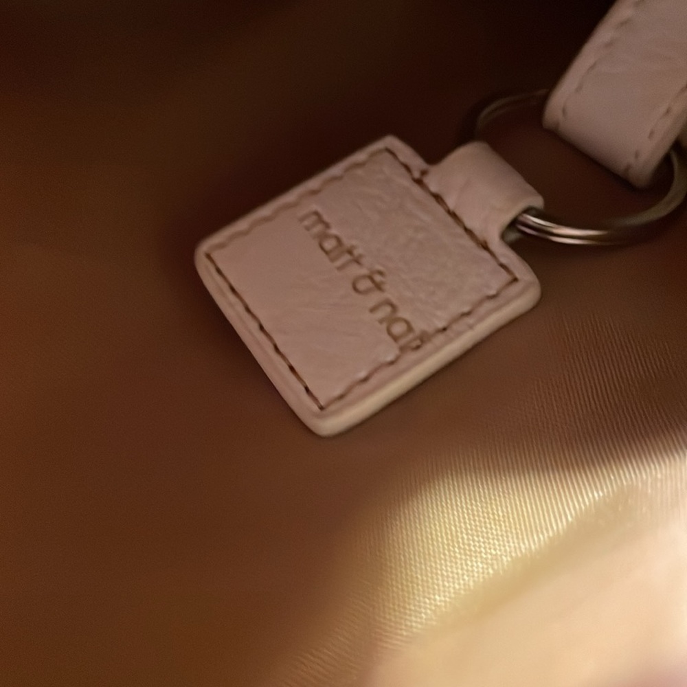 Matt & Nat tote bag cream colored with gold lining 3 pockets in front - Picture 8 of 10